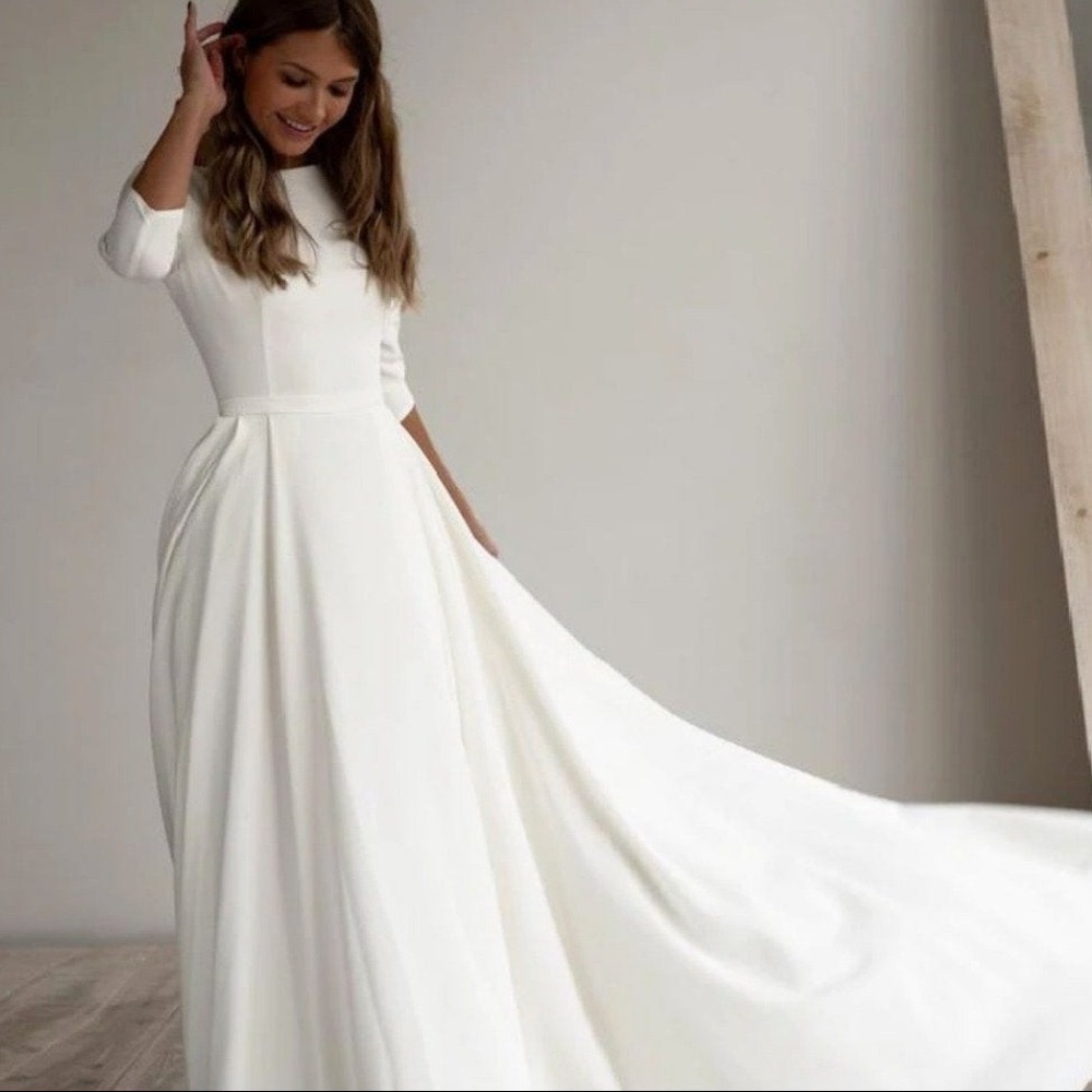 Minimalist 1/2 Sleeve White Bridal Dress